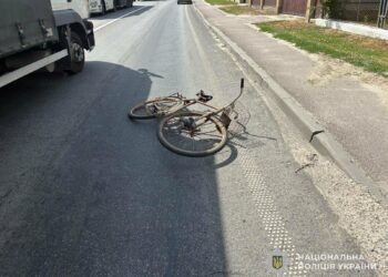 На трасі Київ – Чоп у Львівському районі автомобіль збив велосипедиста