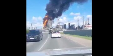 Пермський НПЗ “Лукойлу” під ударом: у СБУ розкрили, що саме горить на підприємстві