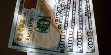 Торкнеться кожного при спробі обміну 100 доларів: українців попередили про ймовірні проблеми