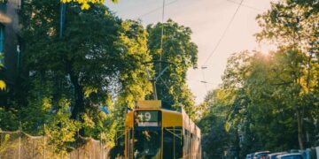 Чотири дні ремонту: у Львові обмежать рух транспорту через заміну трамвайної колії