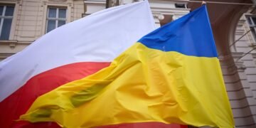 Вперше з 2022: більшість поляків виступає проти прийому українських біженців — опитування