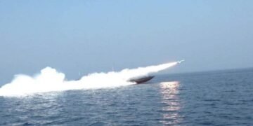 Угода під загрозою зриву: Іран атакував ракетами судна в Ормузькій протоці, — Axios