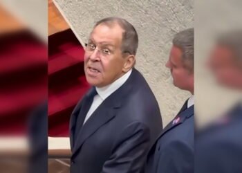 Говорив про зачіску: Лавров незвично відреагував на питання про війну в Україні (відео)