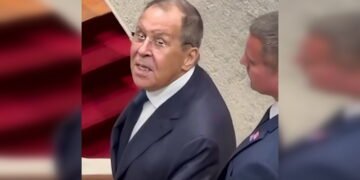 Говорив про зачіску: Лавров незвично відреагував на питання про війну в Україні (відео)