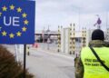 Українців пускатимуть до ЄС лише з однією довідкою: Єврокомісія готує нові правила