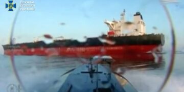 СБУ атакувала біля Ялти танкер РФ: авіація не змогла зупинити Sea Baby