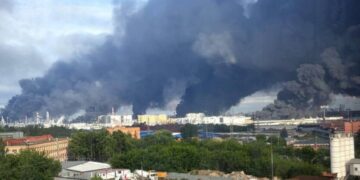 FT: удари по НПЗ викликали в Росії найгіршу паливну кризу за десятиліття