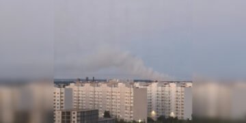 Дрони атакували військовий аеродром росіян в Енгельсі: на місці пожежа (відео)