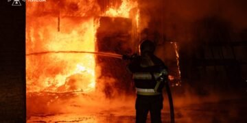 Нічний удар балістикою по Києву: у трьох районах після атаки РФ спалахнули пожежі (фото, відео)