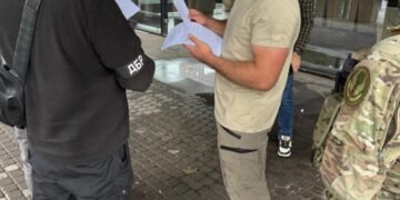 Зламав щелепу капелану і ребро підполковнику: ДБР затримало військового зі “Скелі”