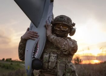США й Франція допомогли Україні знайти слабкі місця ППО Росії для ударів дронами, – FT