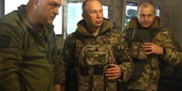 Вчать за кордоном, критикують удома: парадокс ставлення до українських генералів