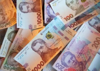 Зарплати українців зросли: Держстат назвав найоплачуваніші професії