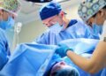 Півтори години боротьби за подих: львівські хірурги врятували однорічну дитину