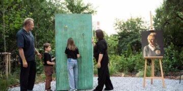 У Львові біля місця вбивства Ірини Фаріон відкрили меморіальну стелу