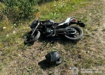 На трасі біля Львова мотоциклістка потрапила в ДТП з легковиком: 23-річну жінку госпіталізували