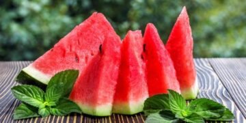 Чи можна їсти кавун щодня: користь і можливі ризики для здоров’я