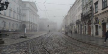 Негода насувається на Львів: містян закликають бути обережними