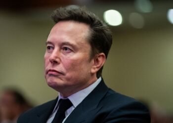 Маск розповів, як Росія отримала Starlink для використання у війні проти України