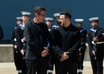 Зеленський зустрівся з новим прем’єром Британії на борту авіаносця: Британія передасть Україні технології РЕБ для захисту дронів