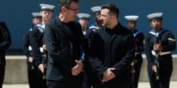 Зеленський зустрівся з новим прем’єром Британії на борту авіаносця: Британія передасть Україні технології РЕБ для захисту дронів