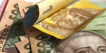 Пенсію за віком тепер рахують за формулою: у ПФУ пояснили, що впливає на суму
