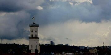 Грози, шквали та град: львів’ян попередили про небезпечну погоду 23 липня