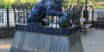 В окупованому Донецьку знесли скульптуру лева, подаровану Львовом: Садовий прокоментував