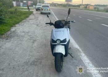 Біля Львова скутер збив 11-річну дівчинку: дитину та водія госпіталізували, – ФОТО