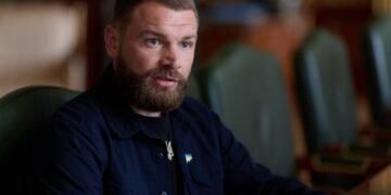 Зеленський зустрівся з героєм “Азовсталі” щодо ветеранської політики