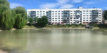 У львівському парку «Піскові озера» розпочали очищення водойми
