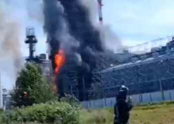 Дрони дістали Тюмень за 2000 км від кордону: НПЗ горів у день міста