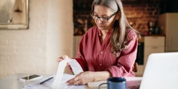 Українці можуть платити менший податок із зарплати: хто має право