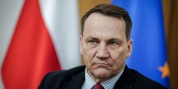 Ця зима може стати останньою надією Путіна зламати Україну, – Сікорський
