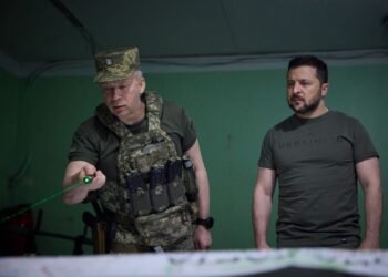 Зеленський розглядає можливість заміни Сирського, – FT