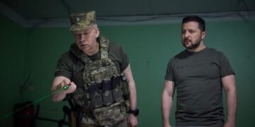 Зеленський розглядає можливість заміни Сирського, – FT