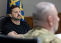 Зеленський обговорив з командирами корпусів найважчі напрямки фронту та захист логістики