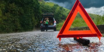 Що робити, якщо авто зламалося на трасі: про які вимоги ПДР варто знати водіям