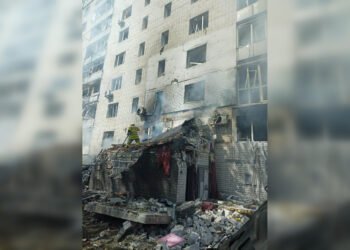 Удар на День Незалежності: опівдні дрон влучив у будинок в Чернігові, є постраждалі (фото)