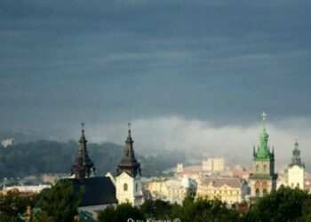 Гроза і град: львів’ян попередили про погіршення погоди