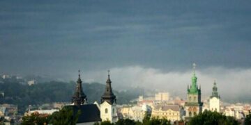 Гроза і град: львів’ян попередили про погіршення погоди