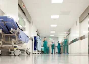 Чоловік, за яким у Херсоні ворожий безпілотник влаштував "полювання", дістав контузію та вибухову травму – ОВА
