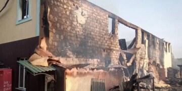 рф ударом КАБами і дронами поранила двох у Сумах, в області знищила поштове відділення