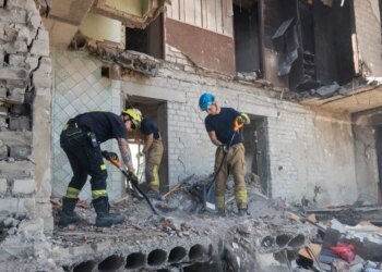 У Харкові завершили ліквідацію наслідків удару по будинку 9 серпня, вивезли понад 100 тонн сміття