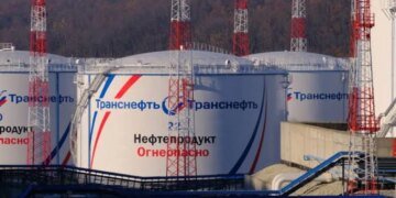 російський термінал “Шесхаріс” на Чорному морі призупинив навантаження після атаки дронів – Reuters