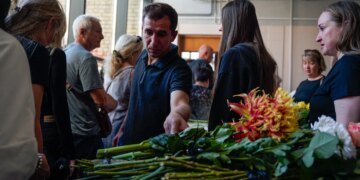 У Києві попрощалися з родиною, яка загинула через удар рф у Пухівці