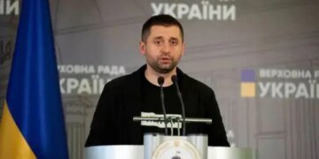 Фракція "Слуга народу" підтримала кандидатури Хмари та Сибіги – Арахамія