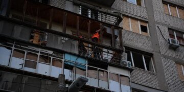 У Соломʼянському районі Києва завершили аварійні роботи після ворожої атаки