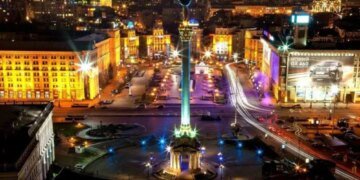 росія атакує Київ і область балістичними ракетами пролунала серія вибухів