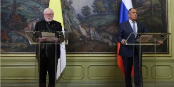 Високий представник Ватикану прибув до москви уперше за 5 років і заявив про необхідність припинення війни в Україні